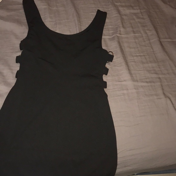 A black dress - Picture 2 of 2